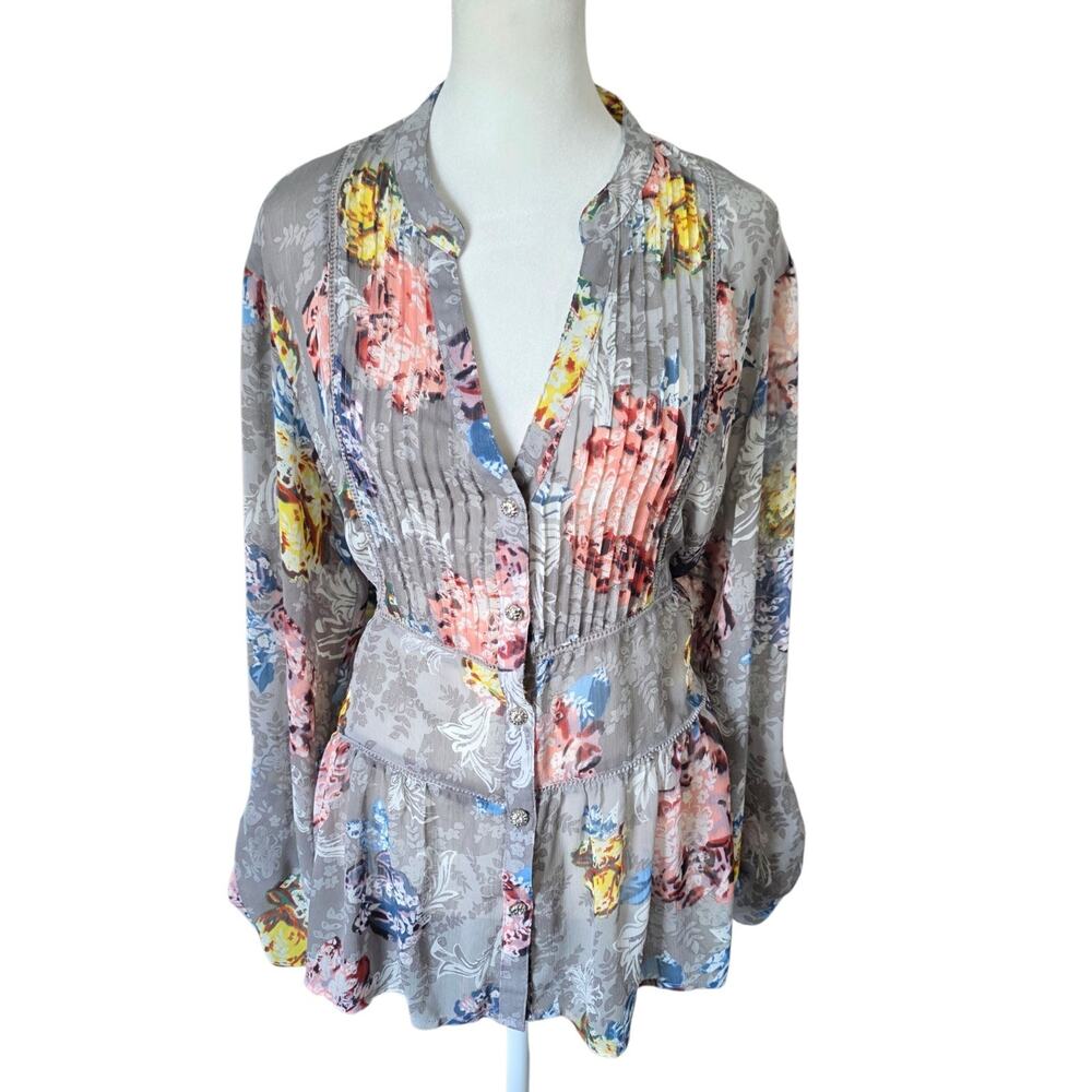 BKE Boutique Floral Boho Peasant Blouse Women's L Gray Pintuck Flowy Top
